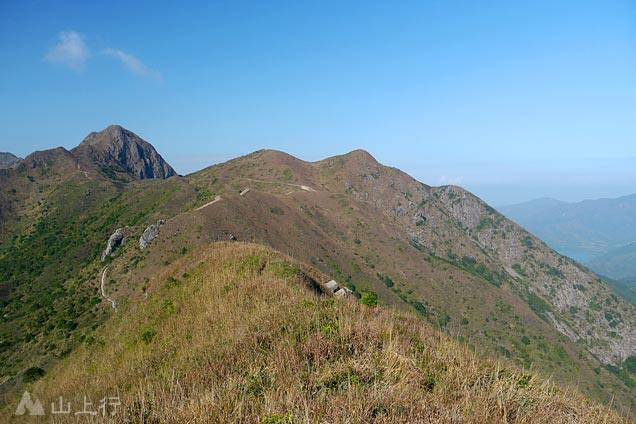 馬鞍山及彎曲山